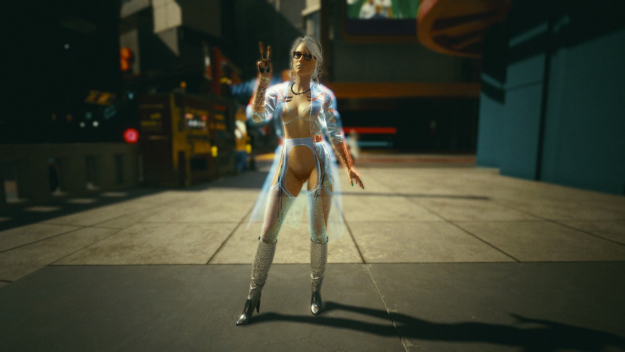 Мод Cyberpunk 2077 — Прозрачный Женский Костюм